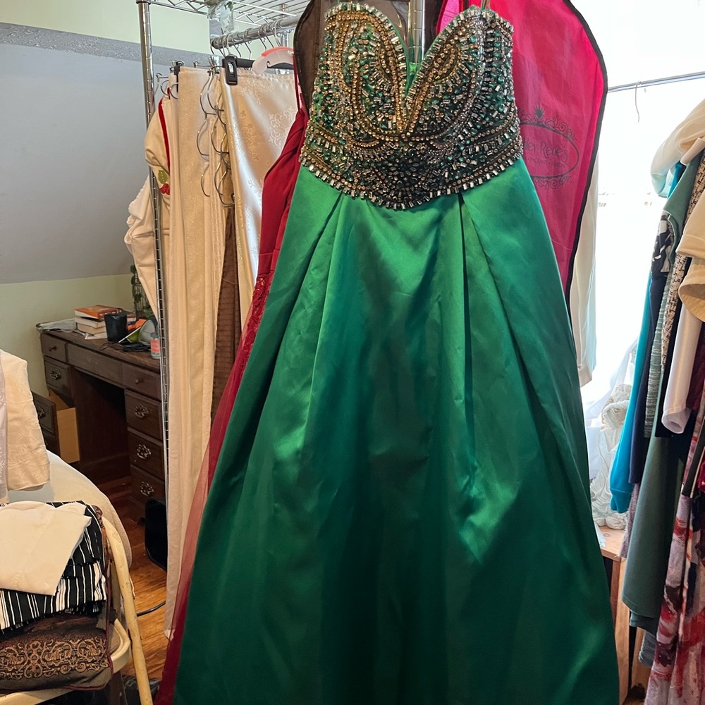 Size 14 green Mac Duggal ball gown.